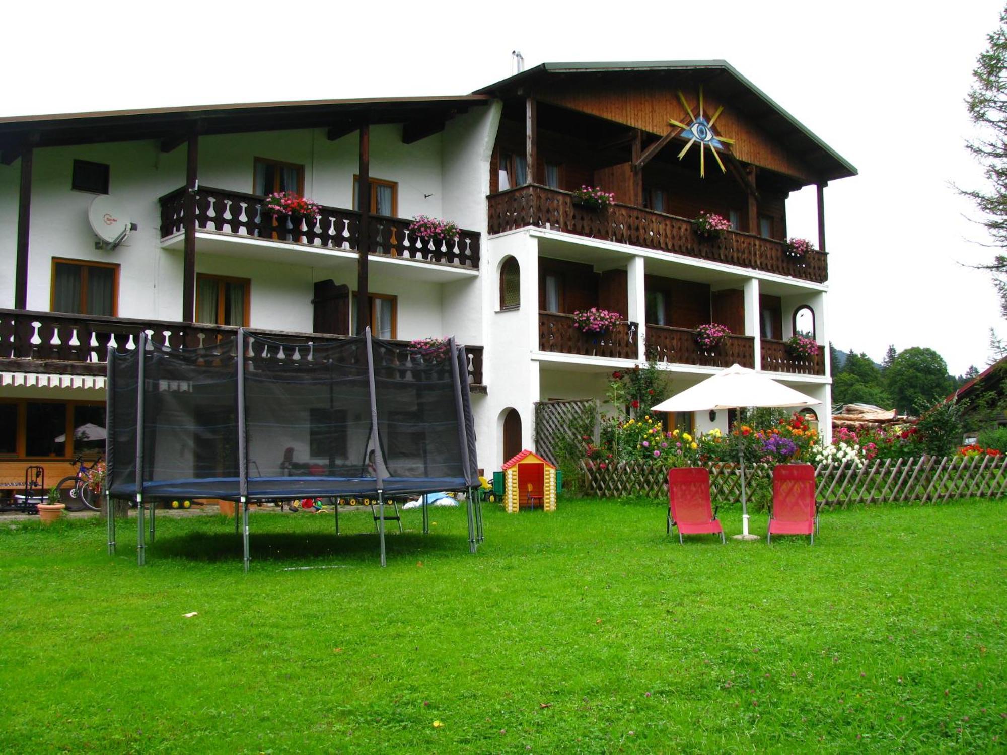 Gaestehaus Brandnerhof การ์มิช-พาร์เทนเคียร์เชน ภายนอก รูปภาพ